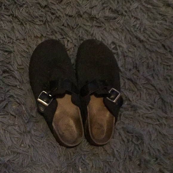 Black sandle/slipper gently used - Picture 1 of 2